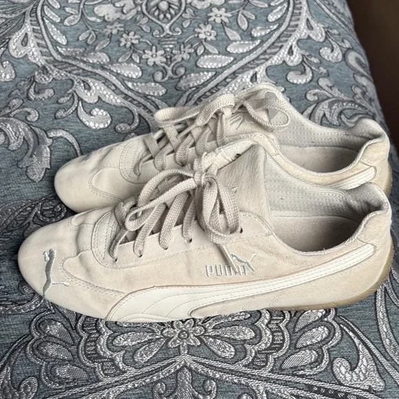 Puma Classic Suede Sneakers in Light Beige and Off-White - Picture 3 of 7